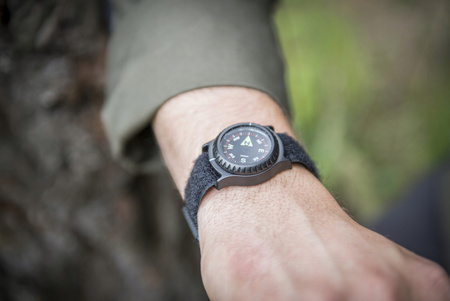 KOMPAS NARĘCZNY FOSFORYZUJĄCY BUSOLA HELIKON WRIST COMPASS T25 CARNY BLACK
