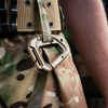 KARABIŃCZYK TYPU D-HOOK TACTICAL BRELOK DO KLUCZY ABS M-TAC COYOTE BRĄZOWY