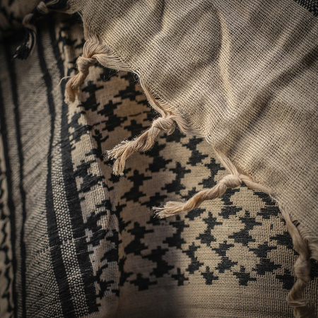 ARAFATKA CHUSTA OCHRONNA M-TAC SHEMAGH WZÓR W KRATĘ PUSTYNNY KHAKI / BLACK